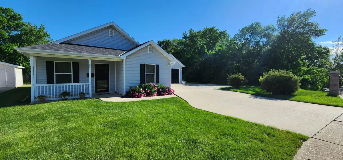 1506 4th Ave NW, Minot, ND 58703 - #1