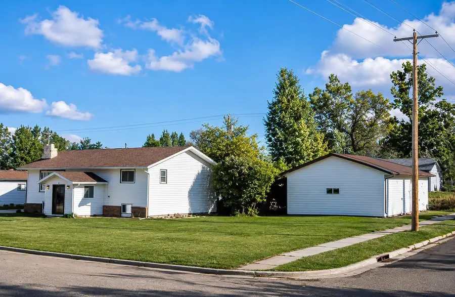 317 2nd St SE, Stanley, ND 58784 - #3