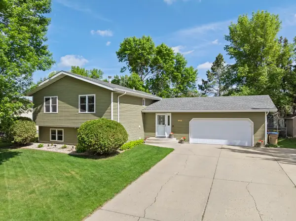 1216 19th Ave SW, Minot, ND 58701