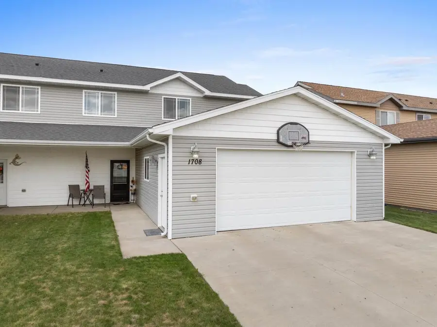 1708 23rd Ave NW, Minot, ND 58703 - #2