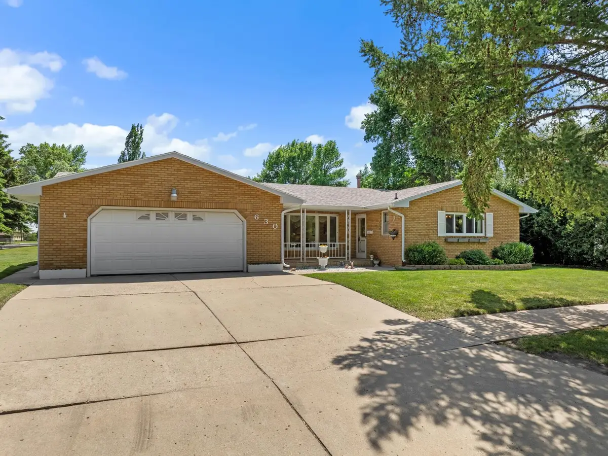 630 10th Ave SE, Minot, ND 58701 - #1