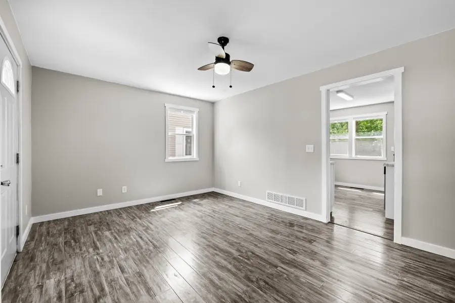 204 17th St SE, Minot, ND 58701 - #2
