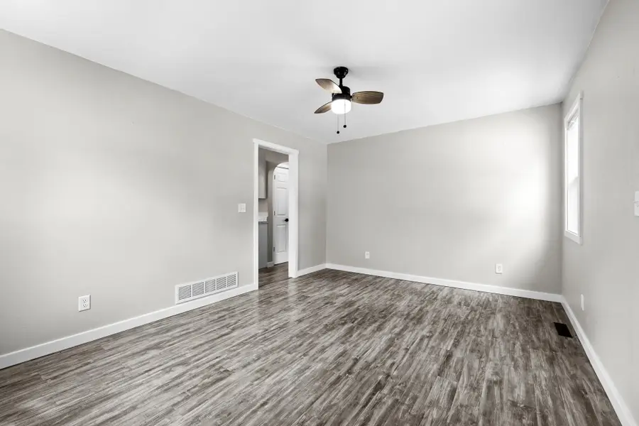204 17th St SE, Minot, ND 58701 - #3