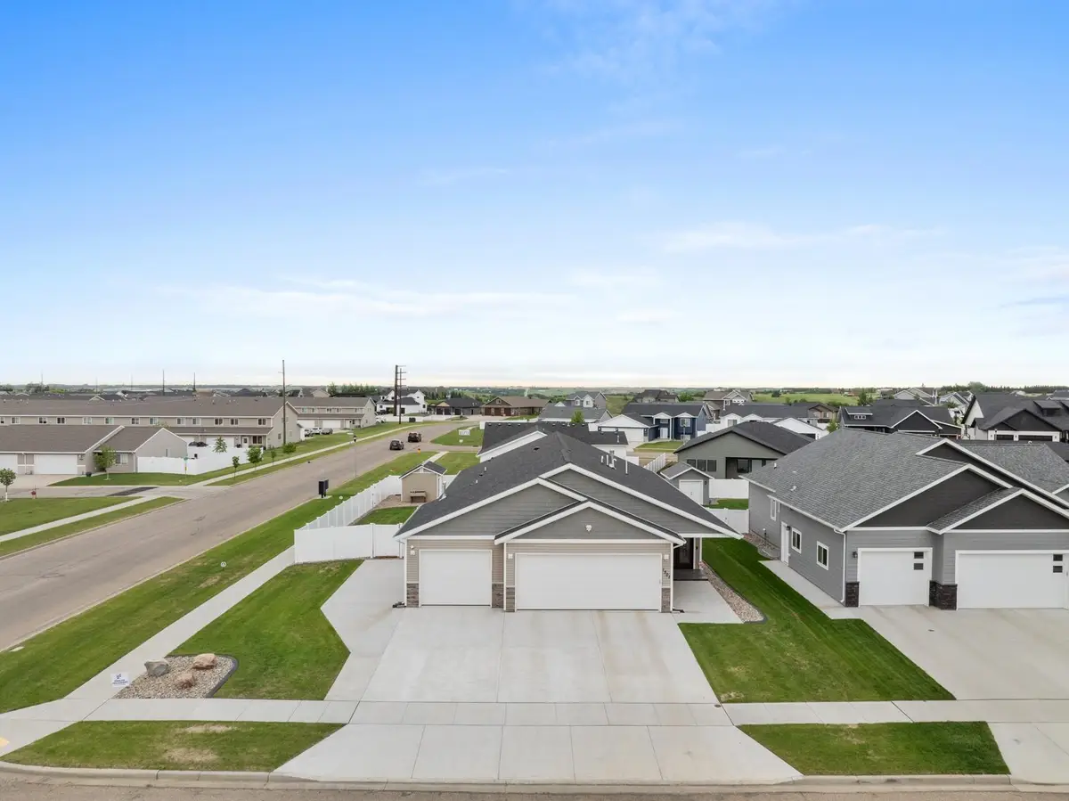 1501 SE Woodlands Way, Minot, ND 58701 - #1