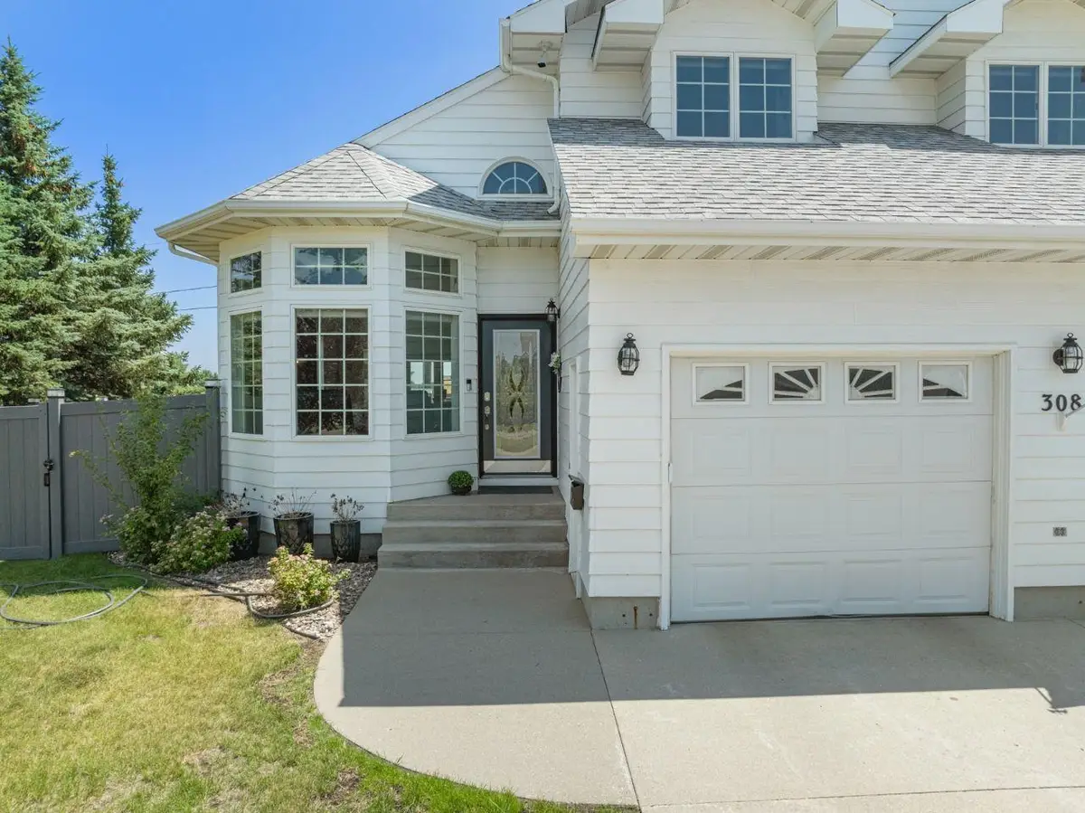 308 28th St NW, Minot, ND 58703 - #1