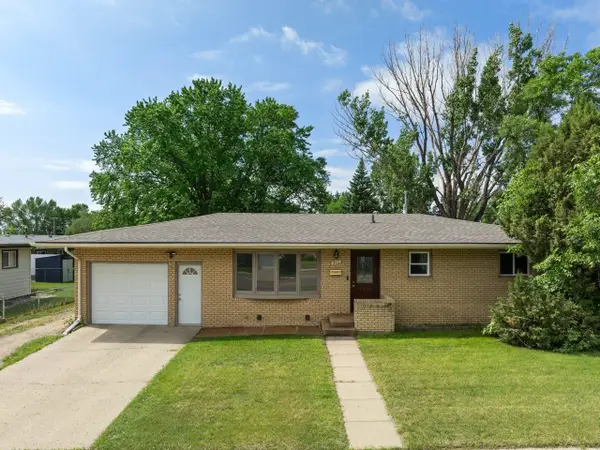411 16th Ave SW, Minot, ND 58701