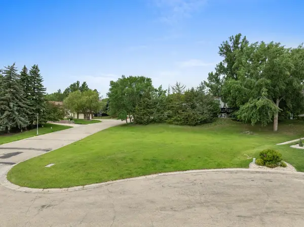 936 NW 26th St, Minot, ND 58703