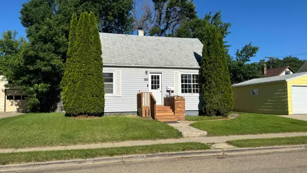 908 Park St SW, Minot, ND 58701