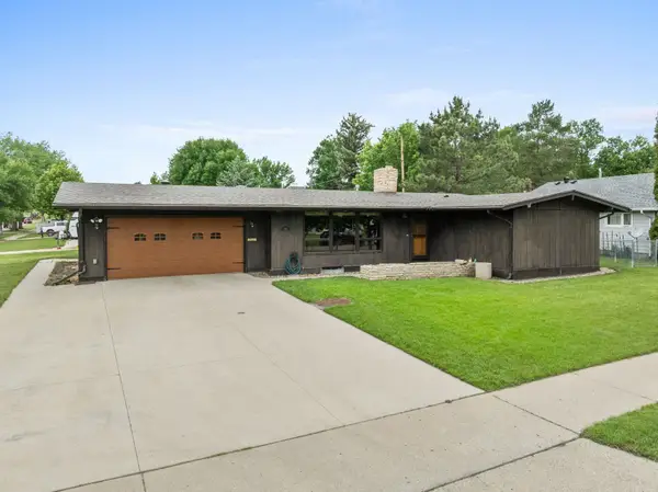 138 28TH ST SW, Minot, ND 58701