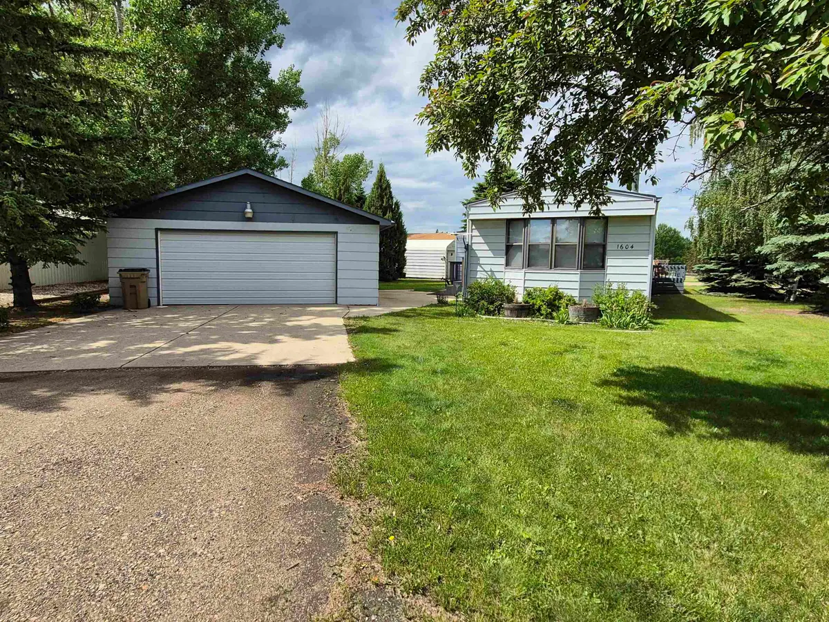 1604 46TH ST SE, Minot, ND 58701 - #1