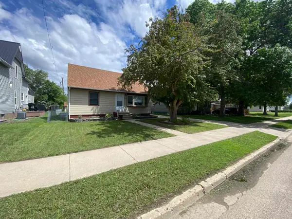 216 18th St NW, Minot, ND 58703