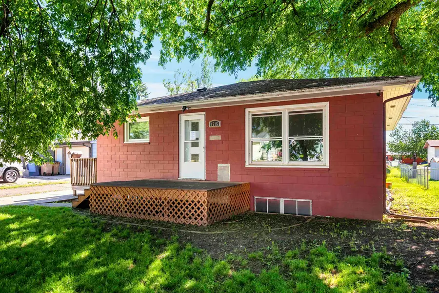 1515 1st St SE, Minot, ND 58701 - #2
