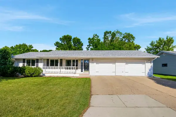 1721 3rd ST SE, Minot, ND 58701