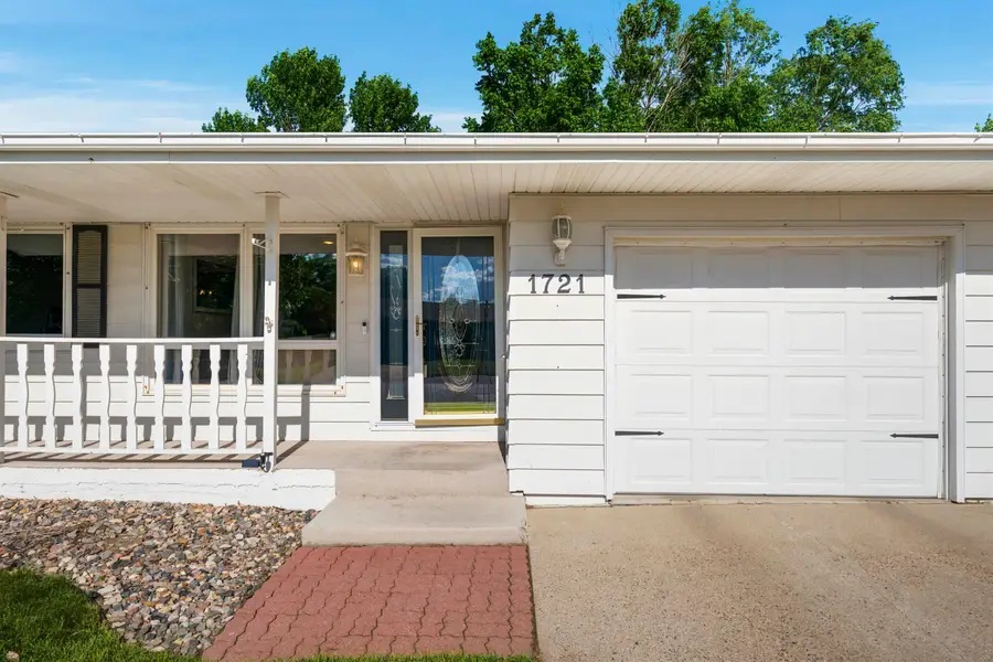 1721 3rd ST SE, Minot, ND 58701 - #2
