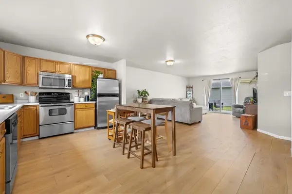 518 27th Ave NW, Minot, ND 58703