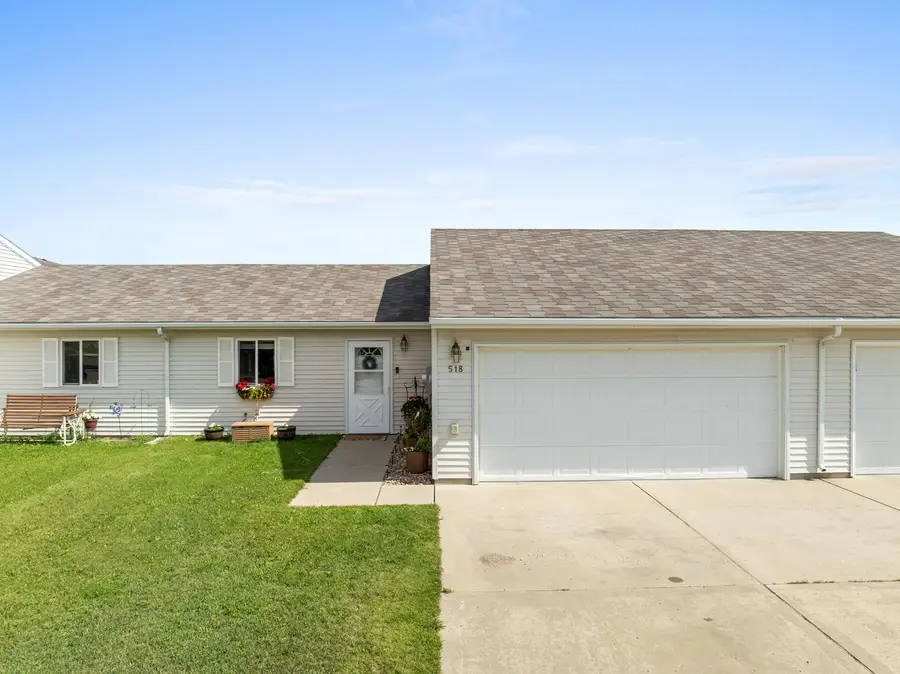 518 27th Ave NW, Minot, ND 58703 - #2