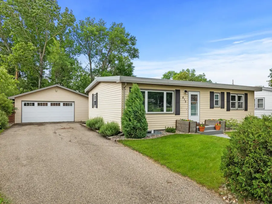 615 22nd Ave NW, Minot, ND 58703 - #2