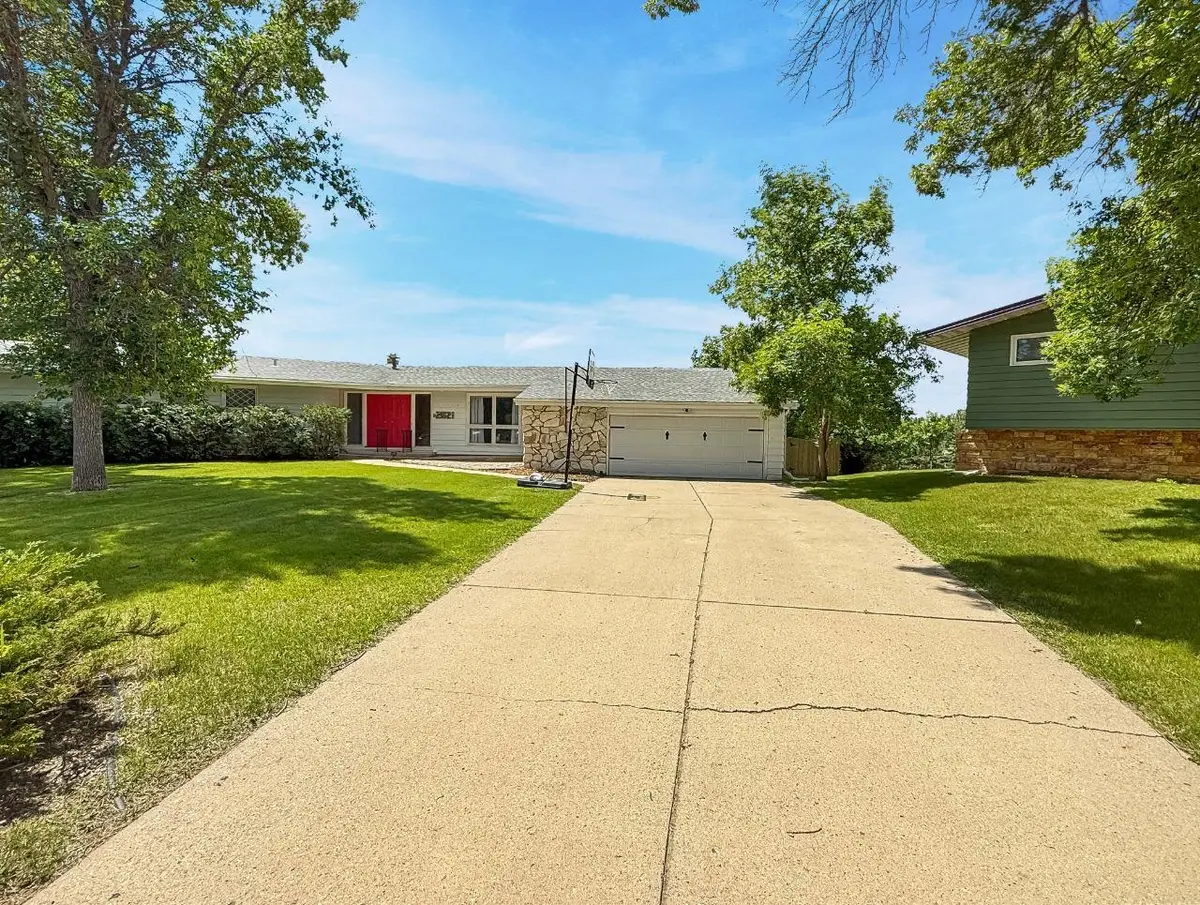 2021 IDA MAE CT, Minot, ND 58703-1619 - #1