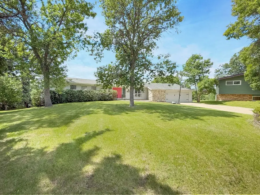 2021 IDA MAE CT, Minot, ND 58703-1619 - #2