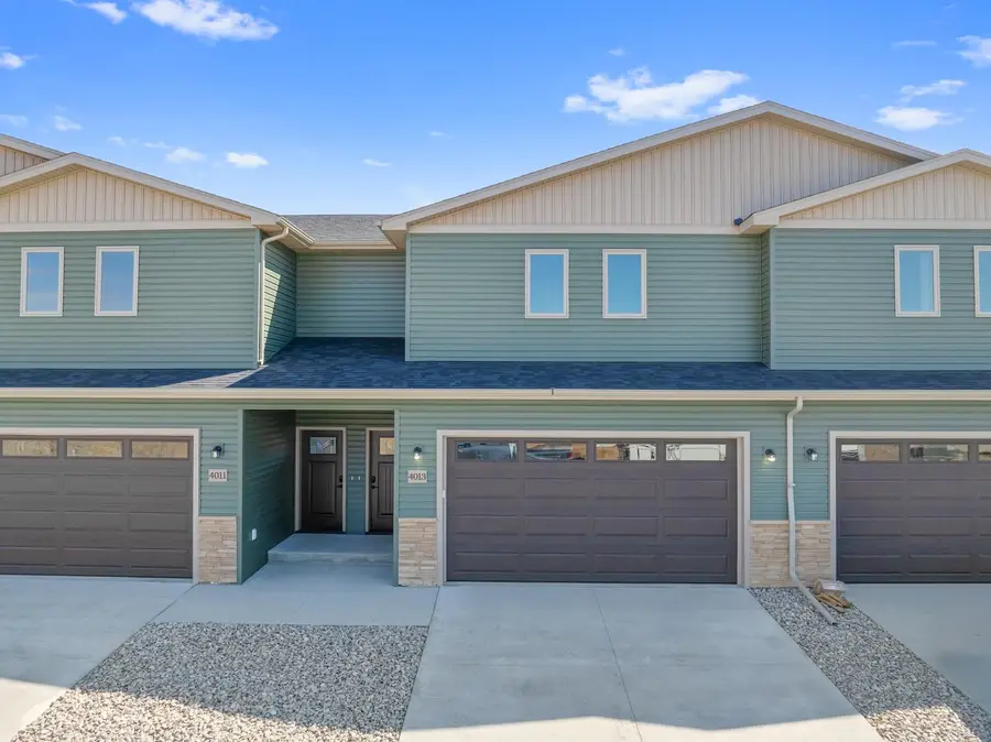 4013 Crossing St SW, Minot, ND 58701 - #2