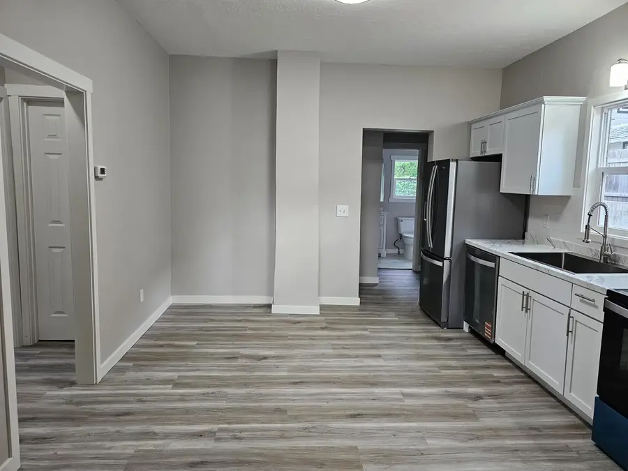 607 1st st SE, Minot, ND 58701 - #3