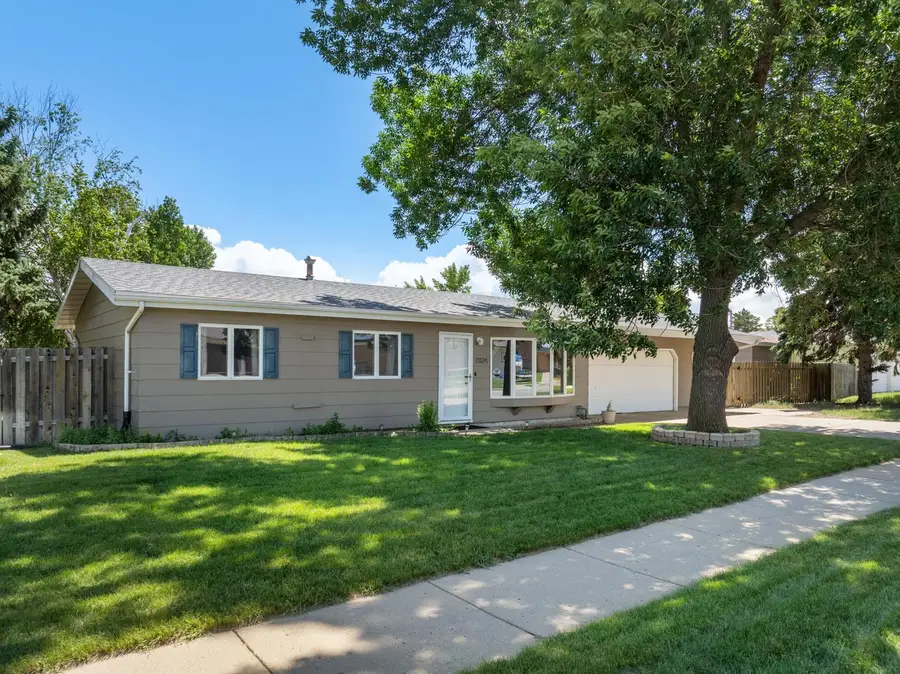 2324 8TH ST NW, Minot, ND 58703 - #2