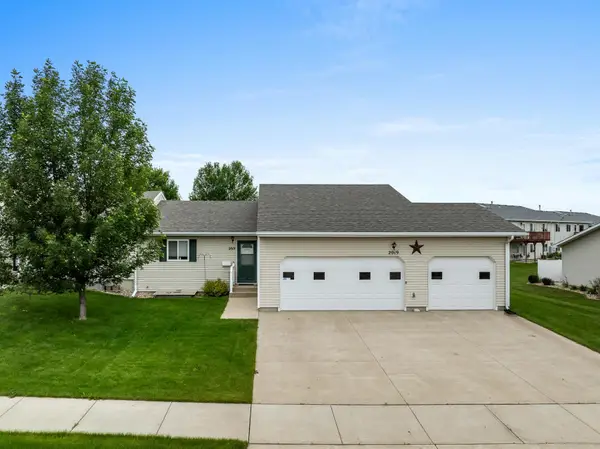 2019 13th St NW, Minot, ND 58703