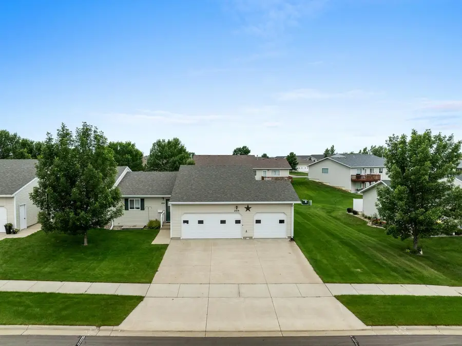 2019 13th St NW, Minot, ND 58703 - #3