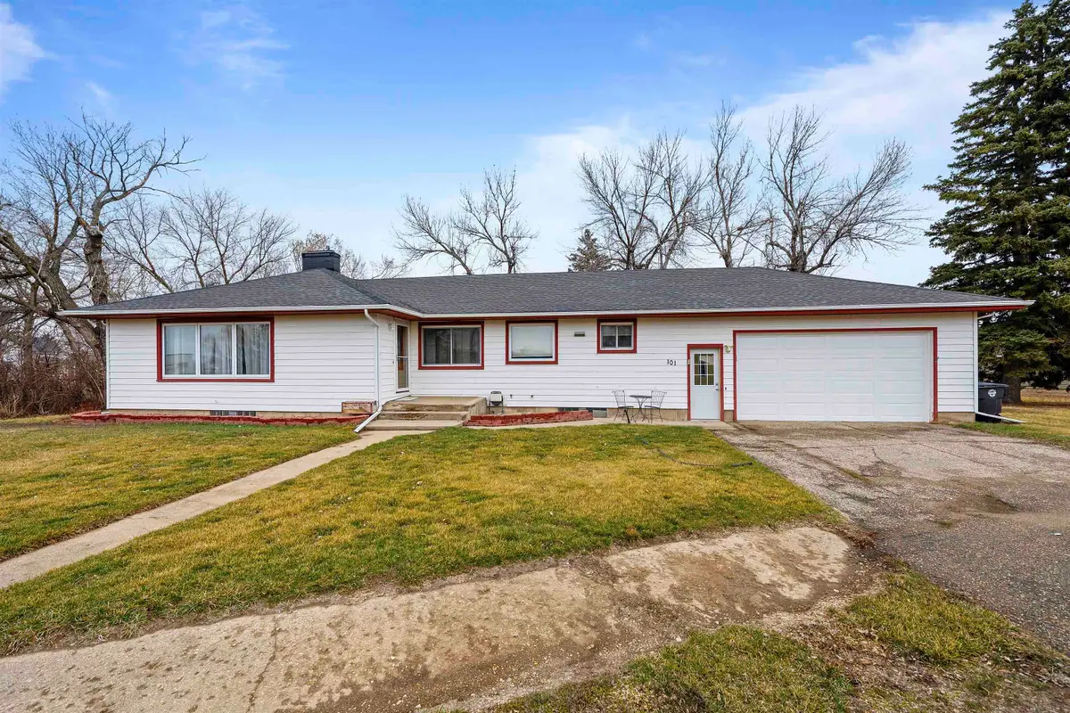 101 NE 2nd ave, Berthold, ND 58718 - #1