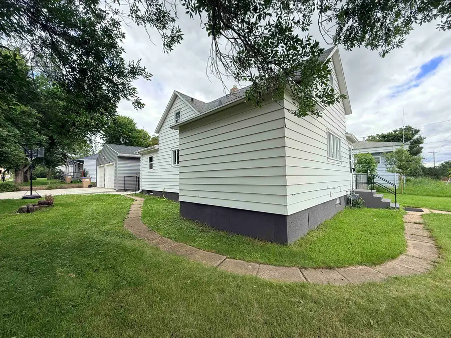 1418 11TH AVE NW, Minot, ND 58703 - #3