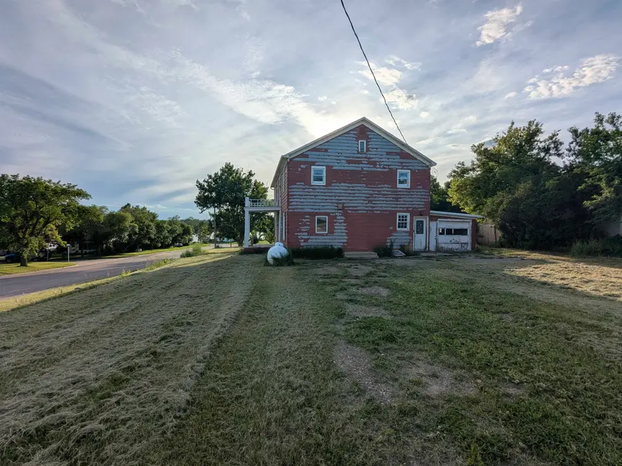122 3rd St NW, Kenmare, ND 58746 - #2