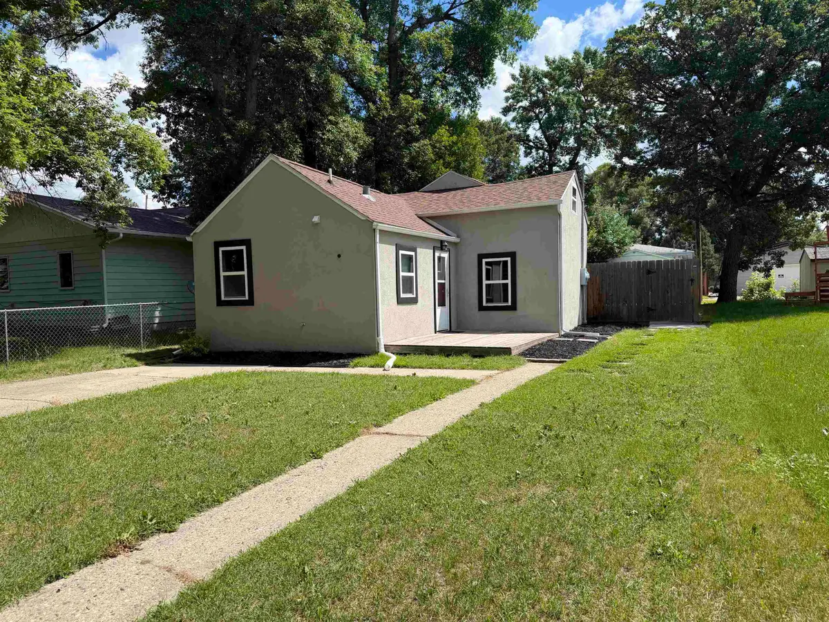 109 17th St SE SE, Minot, ND 58701 - #1