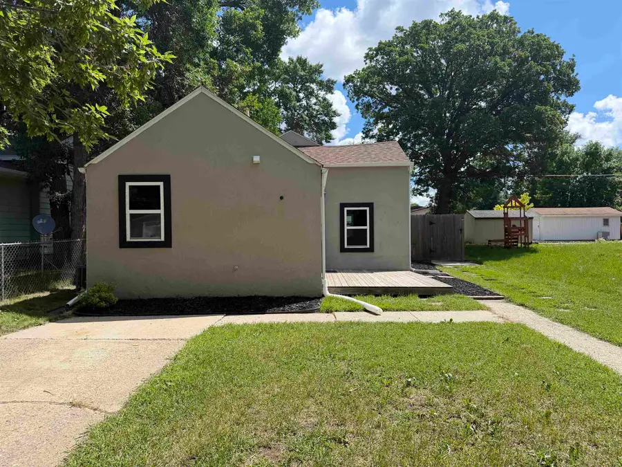 109 17th St SE SE, Minot, ND 58701 - #2