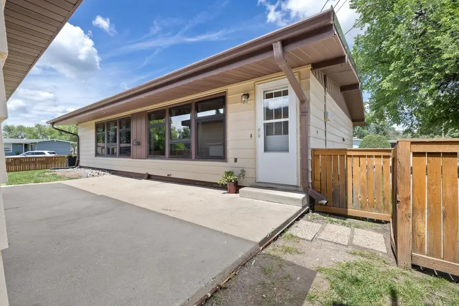 101 28th St SW, Minot, ND 58701 - #2