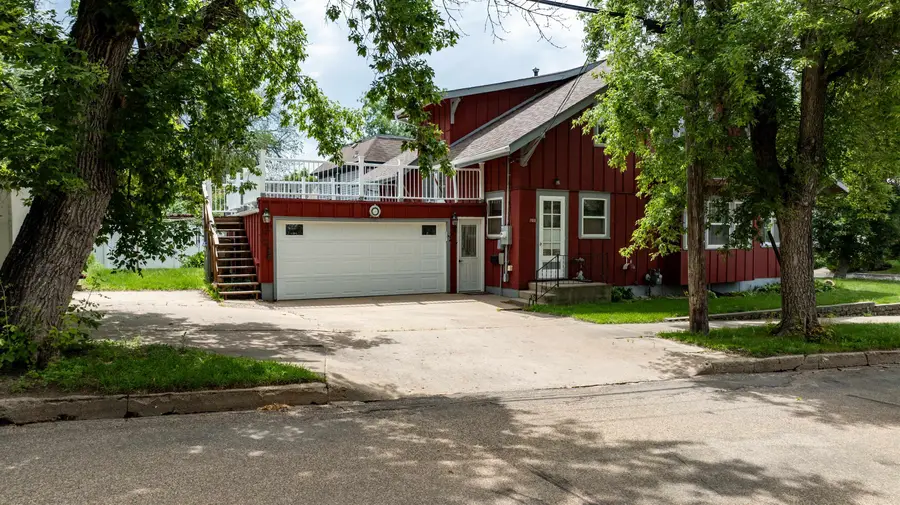 703 MAIN ST S, Minot, ND 58701 - #2