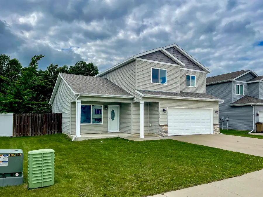 3013 12th St NW, Minot, ND 58703 - #2