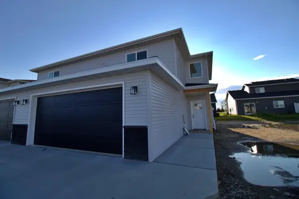 2437 Landmark Dr, Minot, ND 58703