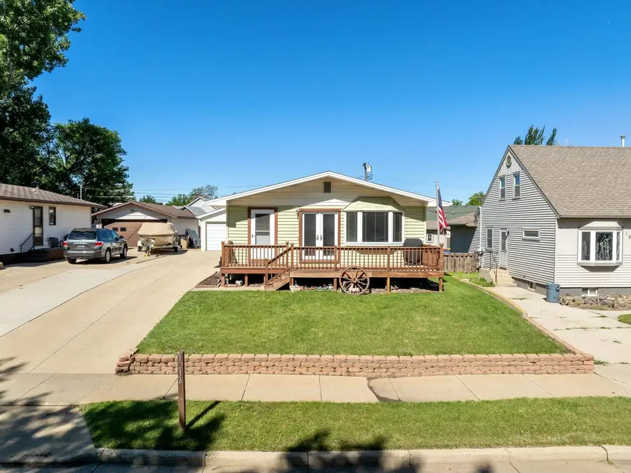 1212 4TH ST SW, Minot, ND 58701 - #3
