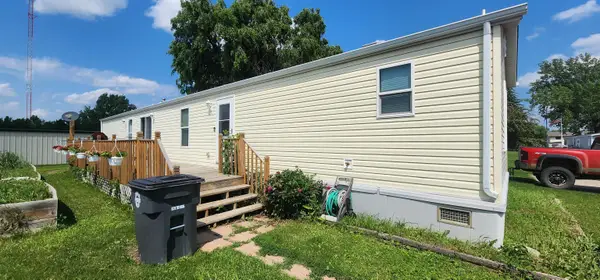 1852 16th St SW, Minot, ND 58701