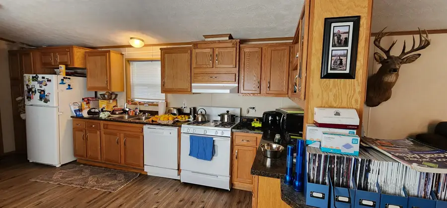 1852 16th St SW, Minot, ND 58701 - #3
