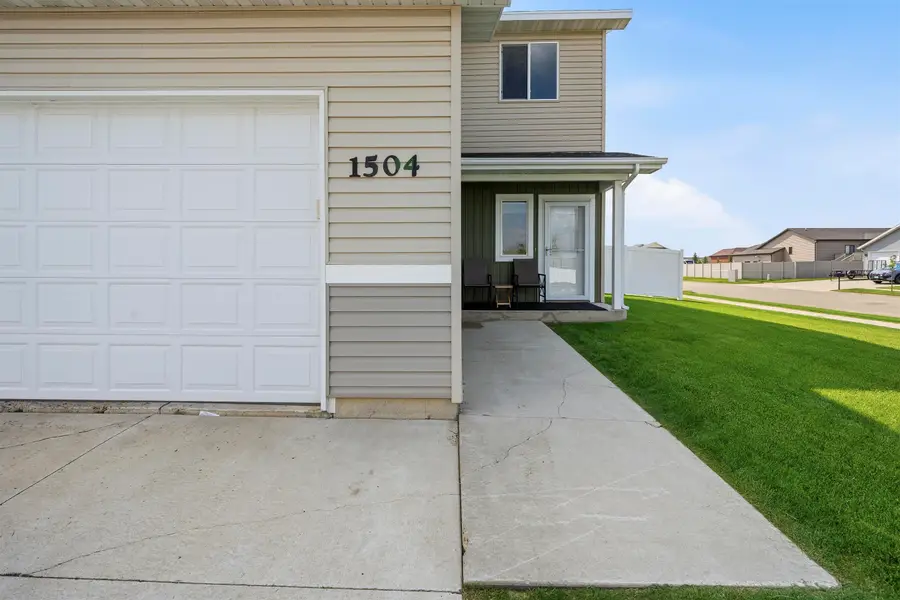 1504 35TH AVE SE, Minot, ND 58701 - #3