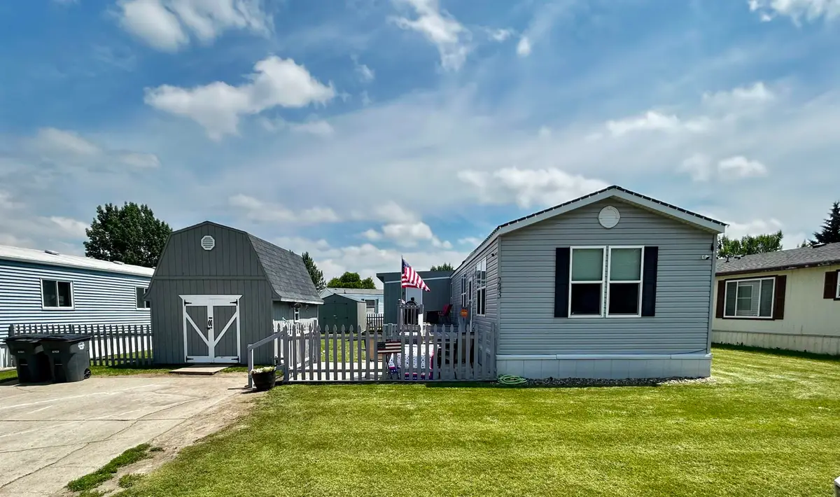 406 31ST AVE SE, Minot, ND 58701 - #1