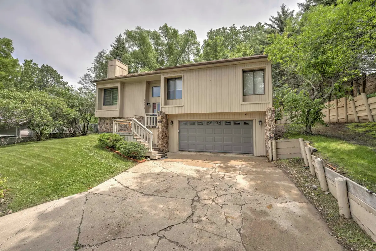 1433 11th Street SW, Minot, ND 58701 - #1