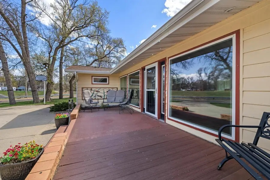 429 Cedon Dr, Minot, ND 58703 - #3