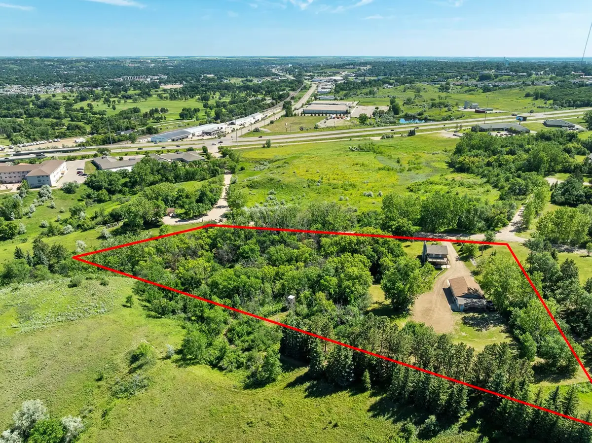 1700 Sundown Dr., Minot, ND 58701 - #1