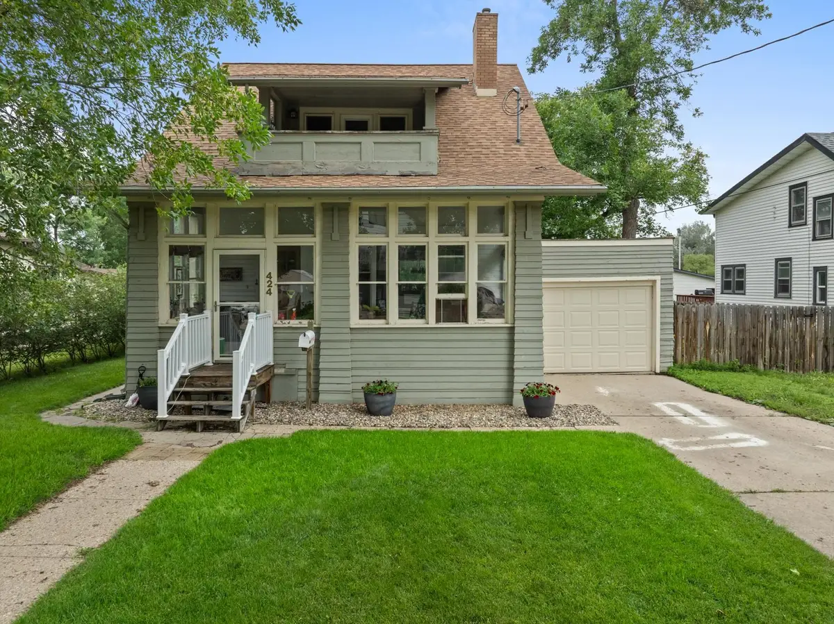424 5th ave. NW, Minot, ND 58703 - #1