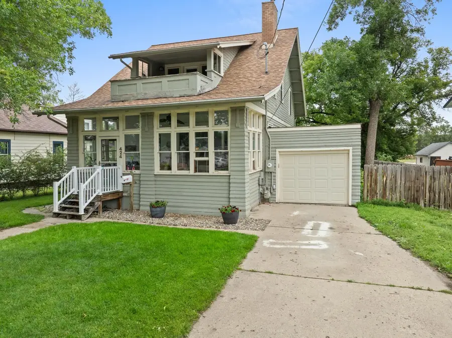 424 5th ave. NW, Minot, ND 58703 - #2