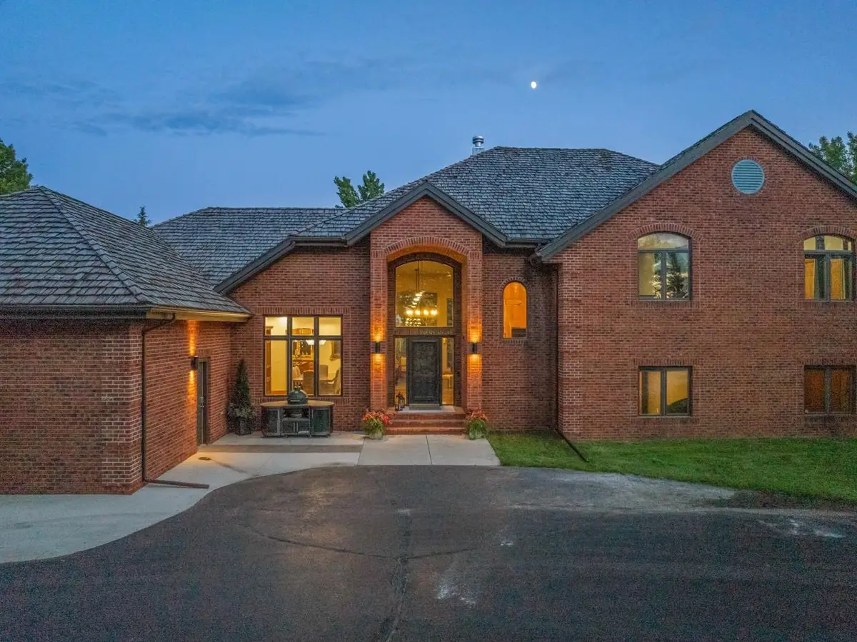 1900 SE 23rd AVE, Minot, ND 58701 - #1