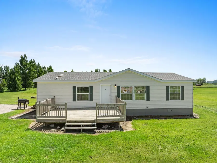 6040 33rd Ave SE, Minot, ND 58701 - #2