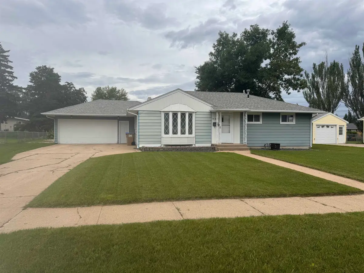 1820 SW 5th St, Minot, ND 58701 - #1